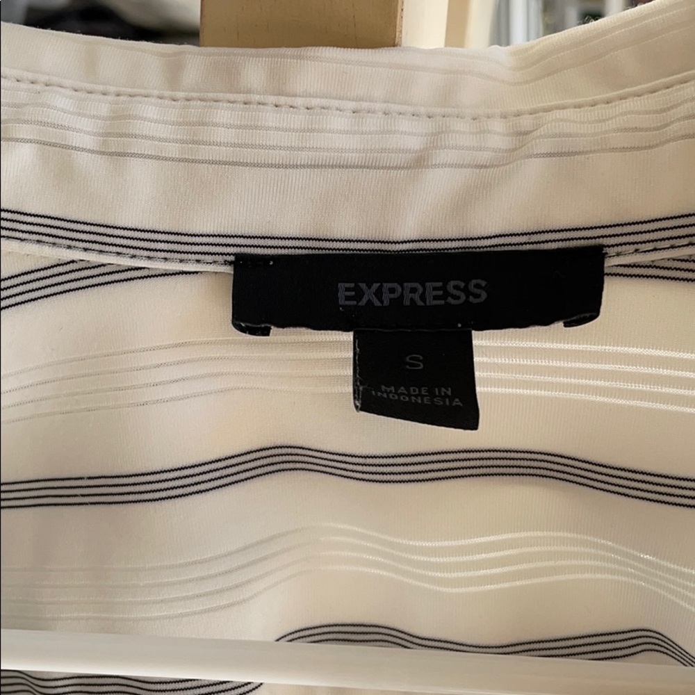 Express button down - Picture 2 of 3